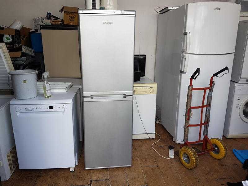 BEKO. Fridge freezer in Silver