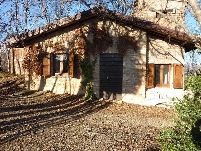 BELLISSIMO CHALET IN THE WOOD, LE MARCHE REGION, ITALY