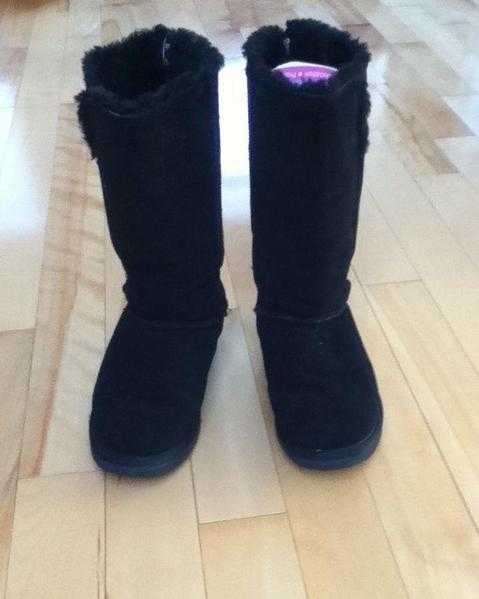 BENCH Sheepskin Boots (Ladies Size 5)