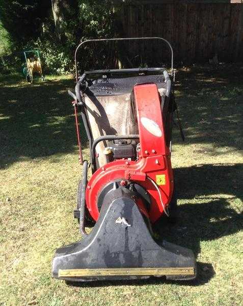 BILLYGOAT TYPE LEAF COLLECTOR, BARRUS SHANKS, PETROL ENGINE, 2002, 6.5hp BRIGGS AND STRATTON ENGINE