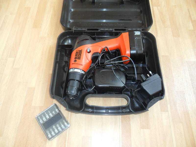 BLACK amp DECKER 12 VOLT DRILL