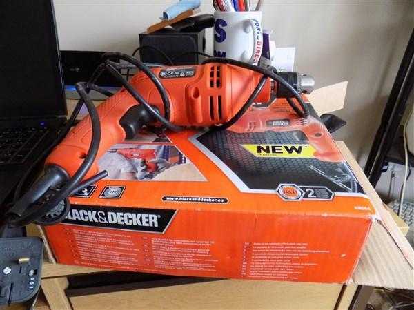 BLACK AND DECKER POWER DRILL 500W , 1800 RPM  WITH NUMEROUS BITS - EXC039 CONDITION