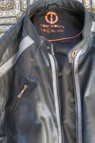 Black biker style Leather Jacket size L