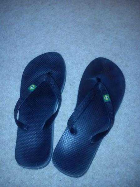 black flip flops adults size 4