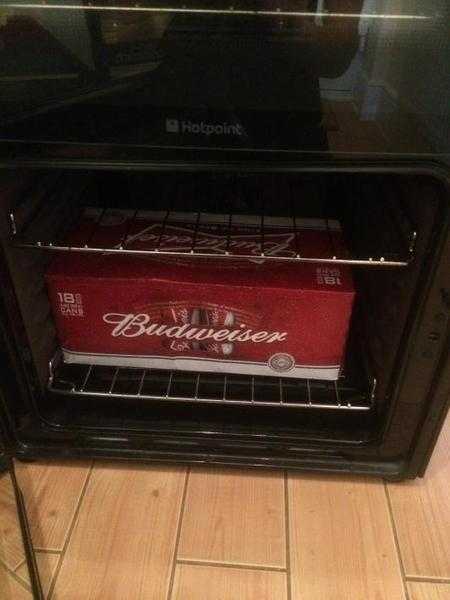 Black hot point electric oven new