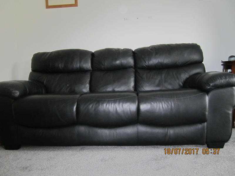 Black Leather 3 piece suite, including recliner, in immaculate conditon