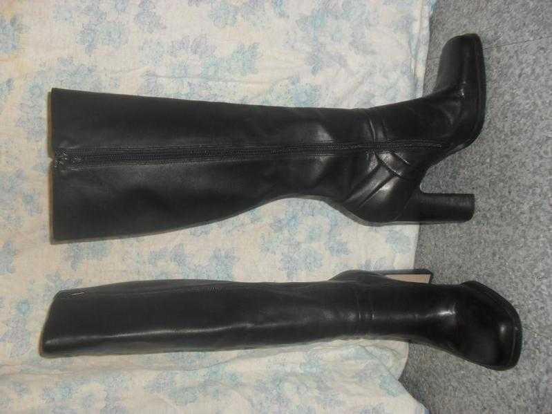 BLACK LEATHER BOOTS