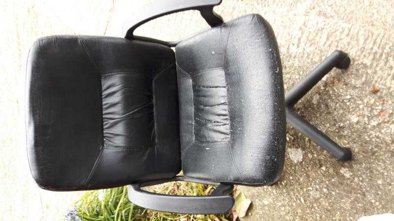 Black leather effect leather chair