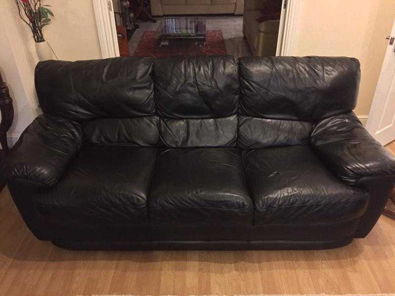 Black leather sofa for sale in good condition