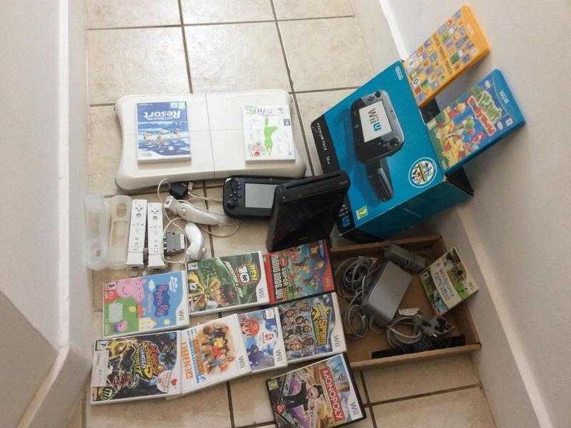 Black Nintendo wii u 32 GB console plus 2 games ,and 11 wii games plus accessories