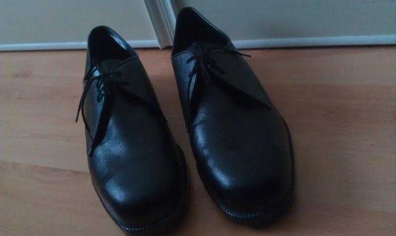 BLACK SIZE 11 STEEL TOE CAP SHOES LEATHER, MADE IN ENGLAND CUSHY NUMBERS BRAND NEW