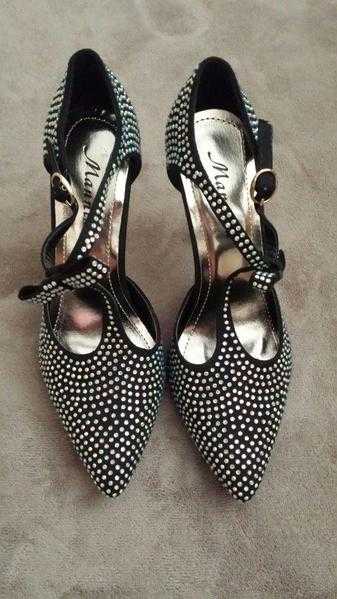 black sparkly sequin 4quot heels. Unworn Size 4