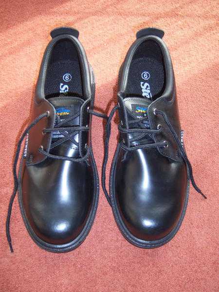 Black steel toe cap shoes size 9