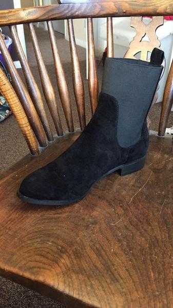 Black suede boots size 5