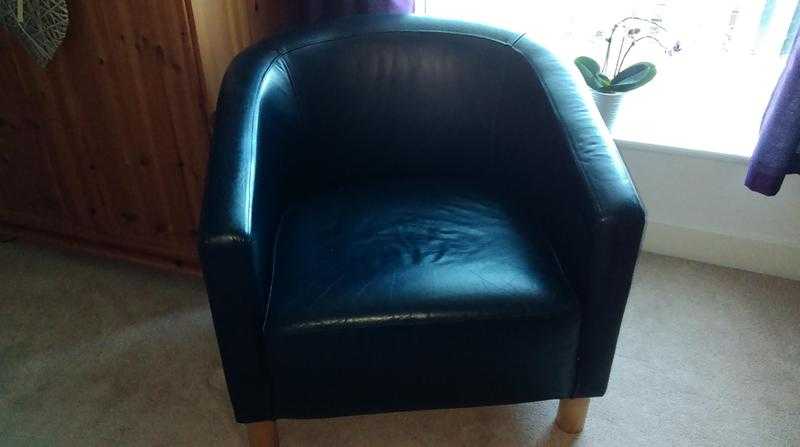 Black tub chair