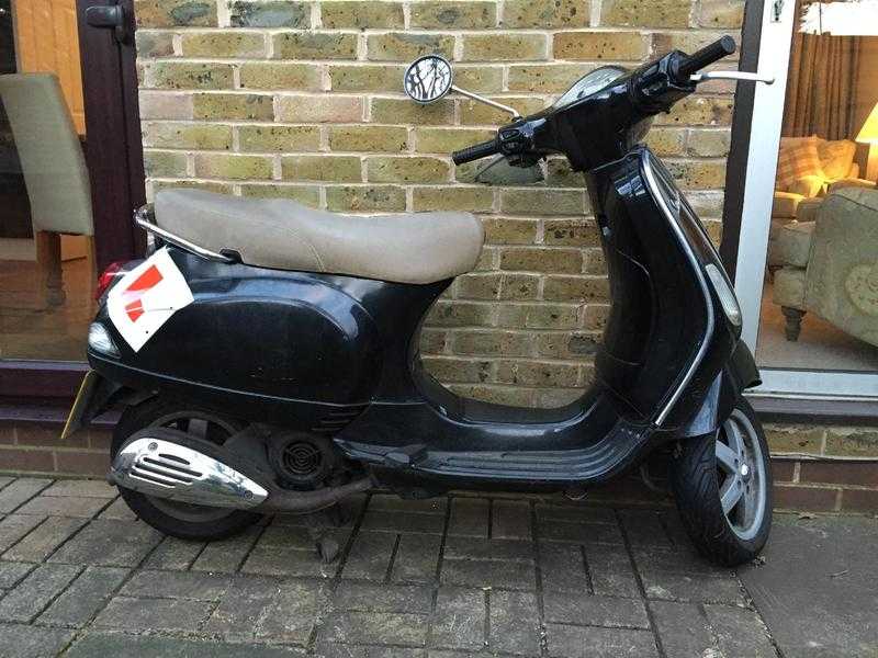 Black VESPA LX 125 2005