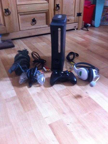 black xbox 360 120 GB,2 x controllers,headset