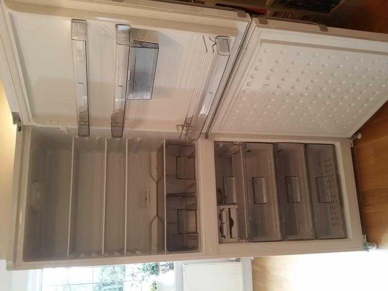 BLOMBERG FRIDGE FREEZER Almost new