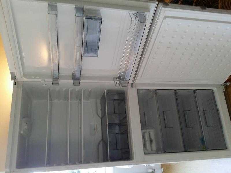 BLOMBERG FRIDGE FREEZER Almost new