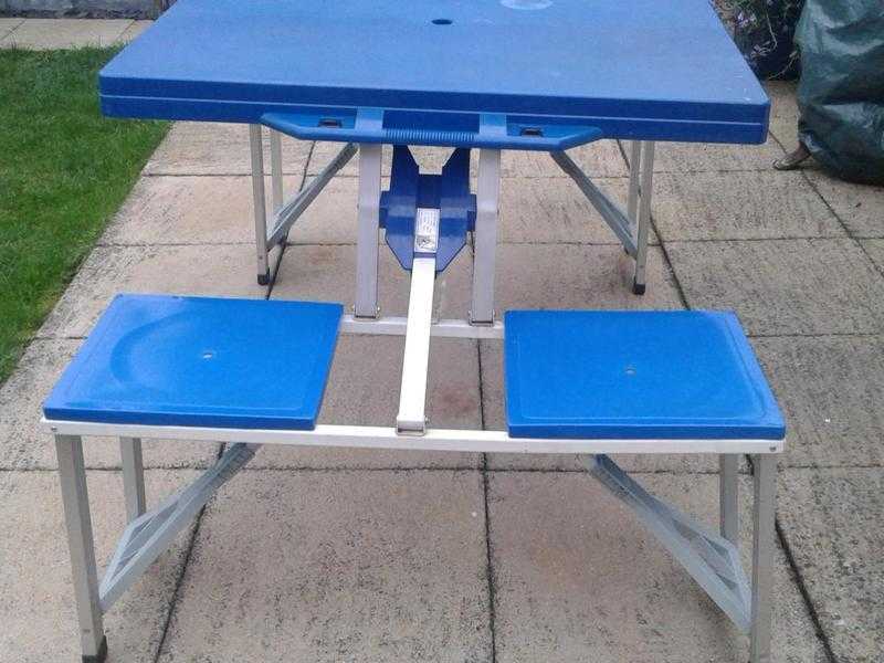 Blue four seater and table for campinggarden use