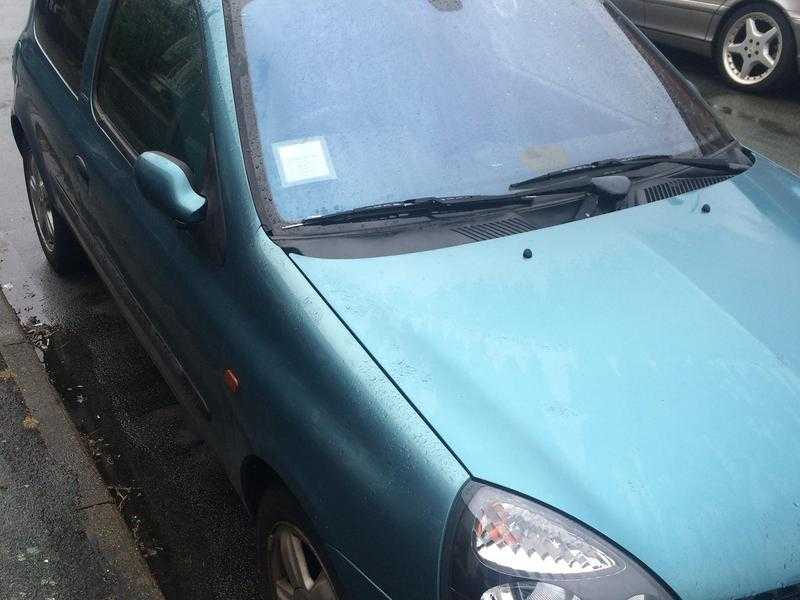 Blue Renault Clio 2002 CHEAP insurance, road tax and MOT