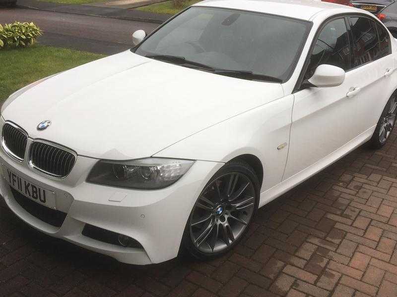 BMW 320 M-Sport Plus Edition (sat-nav)