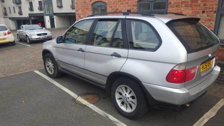 Bmw X5 3.0 autotriptronic fully loaded.