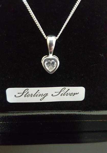 BN 925 Fully Hallmarked Sterling Silver CZ Heart Necklace.... RRP 35