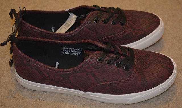 BNWT ATMOSPHERE burgundy womens sneakers like a snakeskin, lace size 8 trainers
