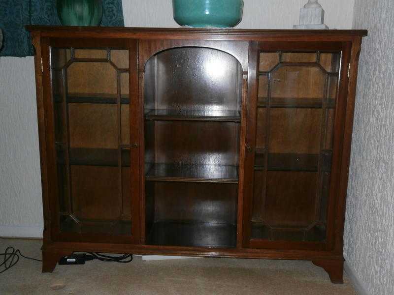 BOOKCASE Display cabinet