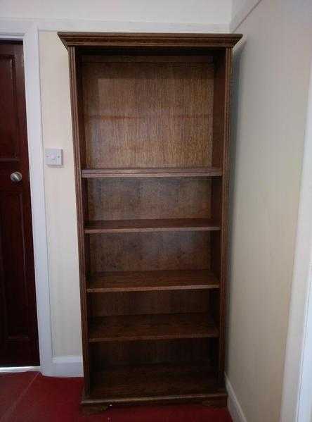 BOOKSHELF IN MEDIUM OAK FINISH