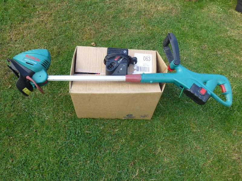 BOSCH ART23 BATTERY POWERED GRASS STRIMMERLAWN EDGER