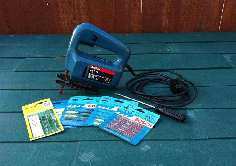 BOSCH PST 50 JIG SAW ( VGC amp GWO ) with a selection of spare blades -  27 ovno