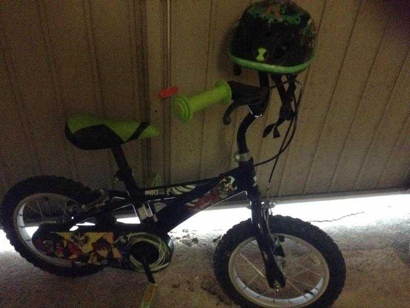 Boys Ben10 bike with helmet