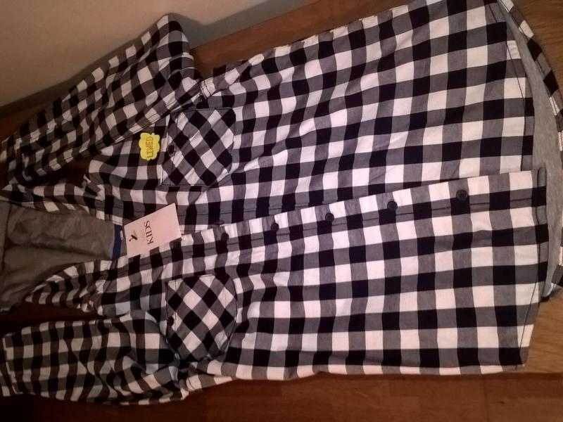 BOYS BLUE AND WHITE CHECKED HOODED MampS SHIRT - LINED - AGE 13-14 - NEW