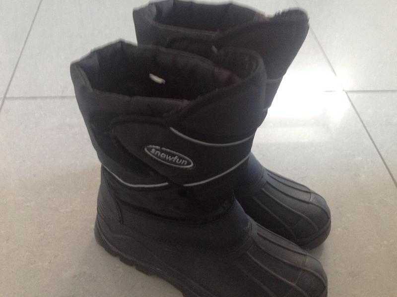 BoysMens Snow Boots