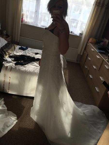 Brand new beautiful wedding dress