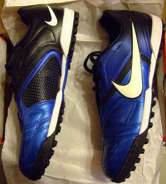 BRAND NEW BOYS FOOTBALL BOOTS SIZE 4.5 UK 37.5 EU