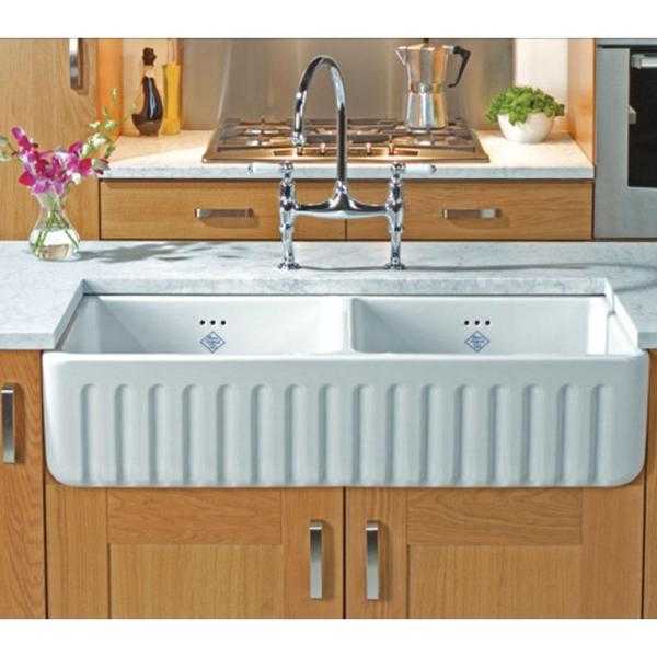 BRAND NEW Butler style sink.