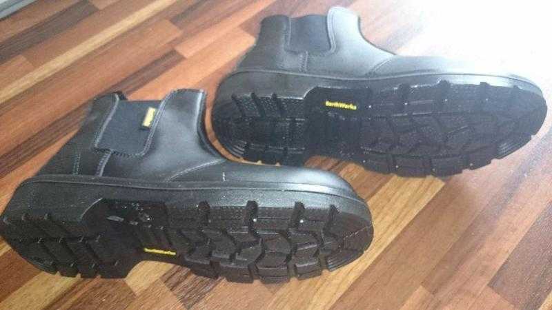 BRAND NEW Earthworks safety shoes