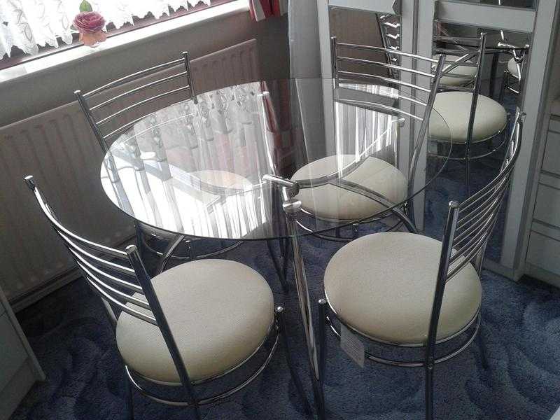 BRAND NEW Glass dining table amp 4 chairs