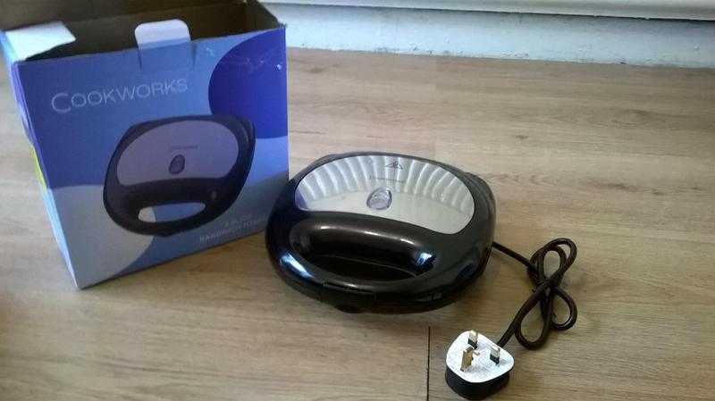 Brand New in box Cook Works Toastie maker.