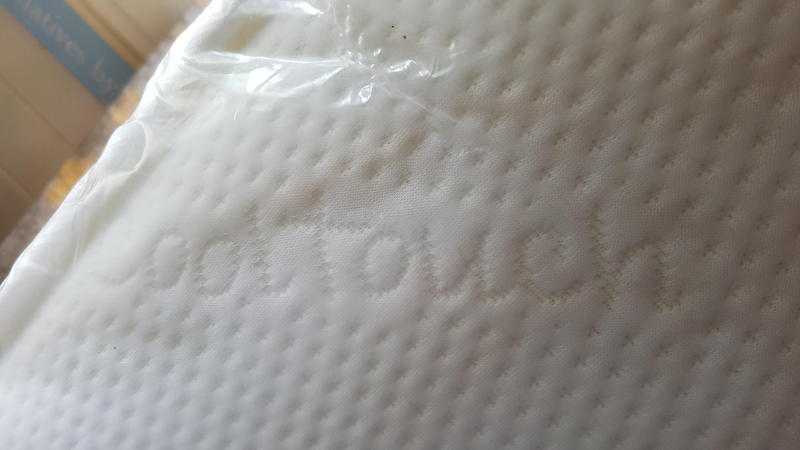 Brand new kingsize memory foam mattress