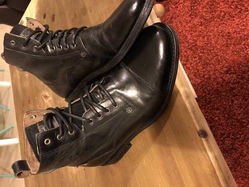 BRAND NEW LEVIS BOOTS (size 10)