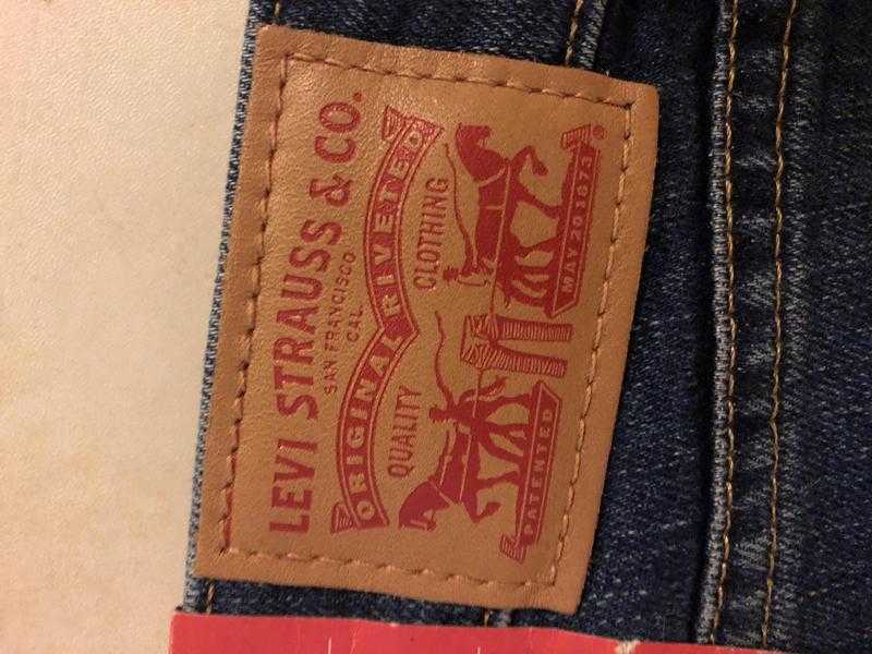 BRAND NEW LEVIS JEANS (size 4)