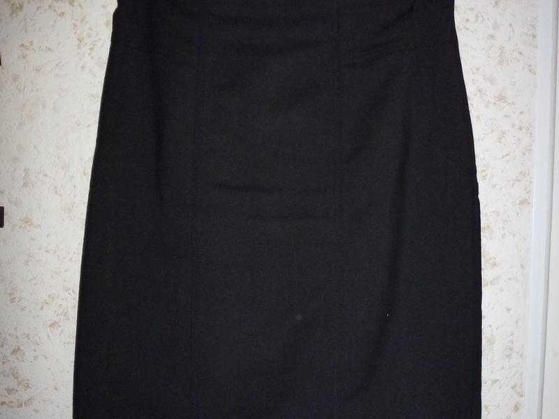 BRAND NEW MARKS AND SPENCER BLACK SMART PENCIL SKIRT