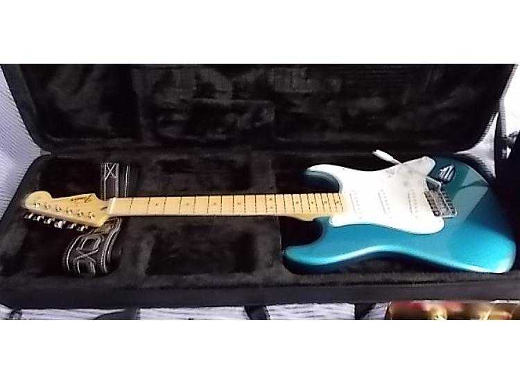 BRAND NEW MEXICAN FENDER STRAT LAKE PLACID BLUE plus HYBRID HARD CASE plus MORE