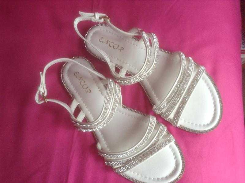 BRAND NEW Pretty Ladies White Sandals with Bling size 56