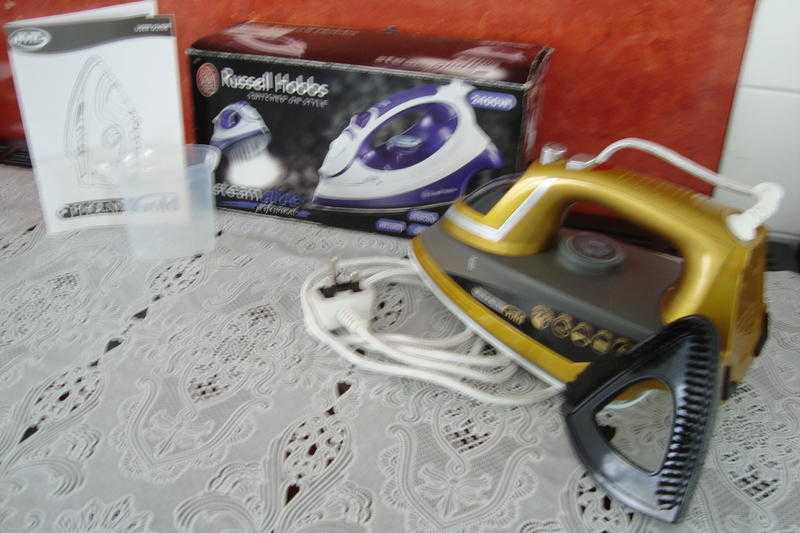 BRAND NEW RUSSELL HOBBS PROFESSIONAL STEAM GLIDE IRON