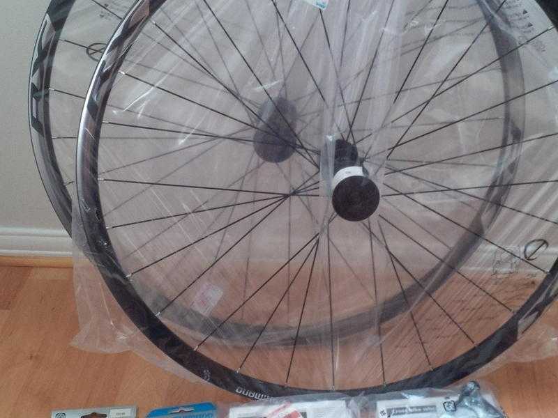 Brand New Shimano RX010 700c Disc Wheelset